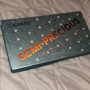 Semi Precious Shadow Palette 💙